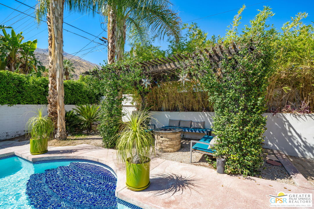 1861 S Palm Canyon Dr