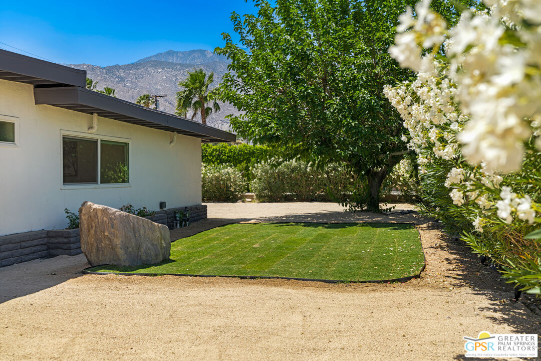 1405 E Tachevah Dr