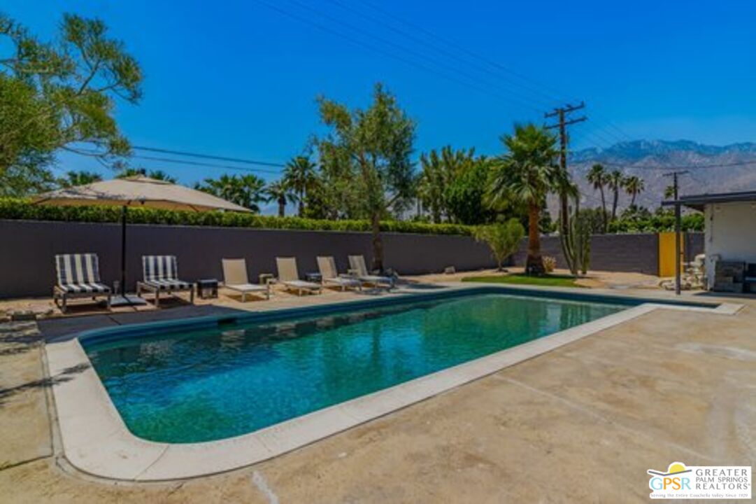 1405 E Tachevah Dr