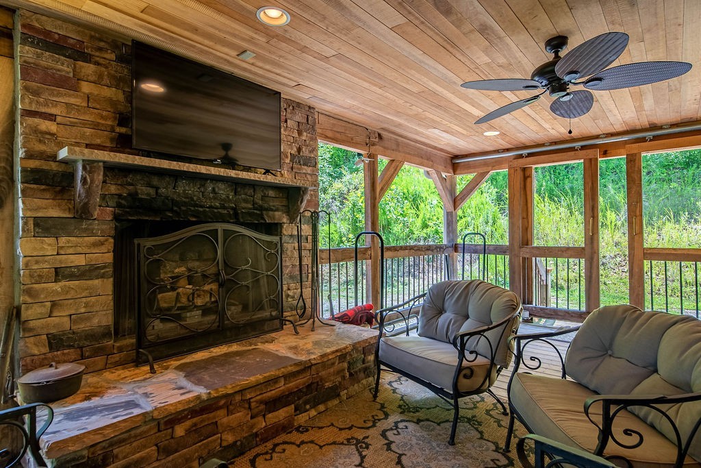 59 Russell Ln