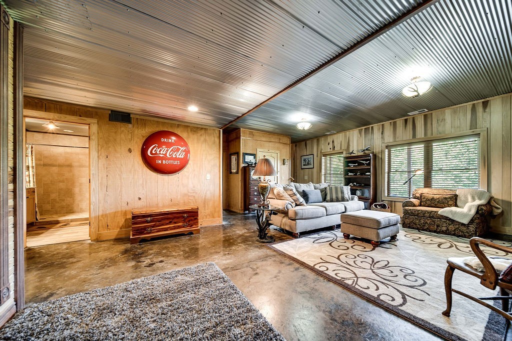59 Russell Ln