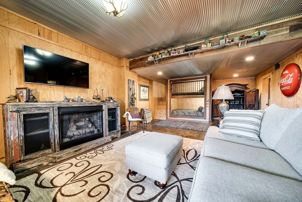59 Russell Ln
