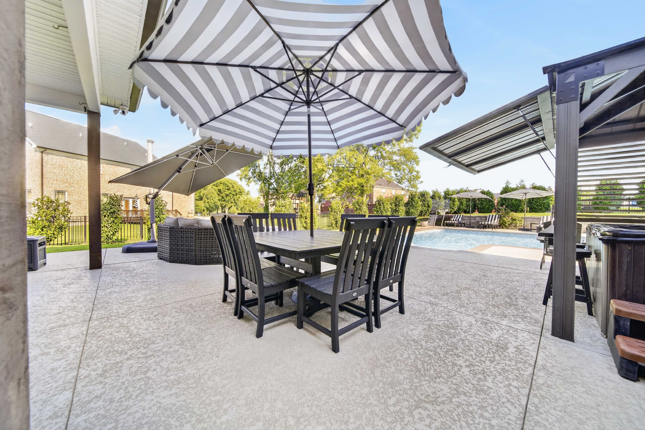 305 Fannis Cir
