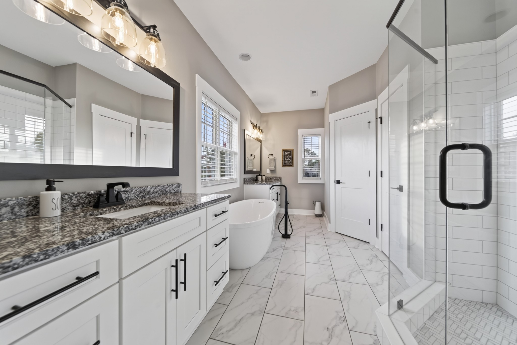 305 Fannis Cir
