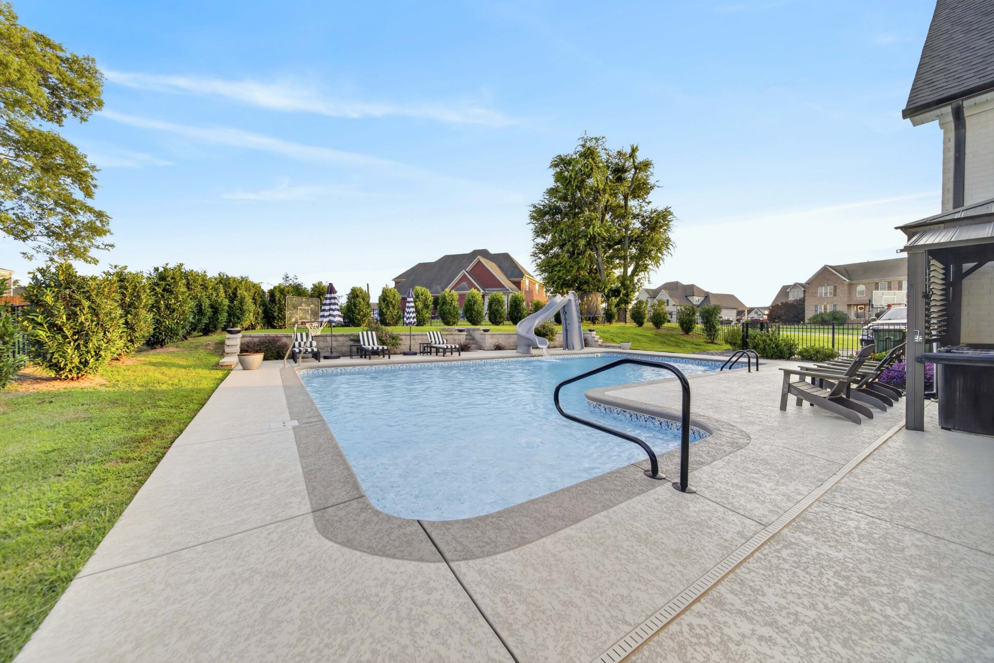 305 Fannis Cir