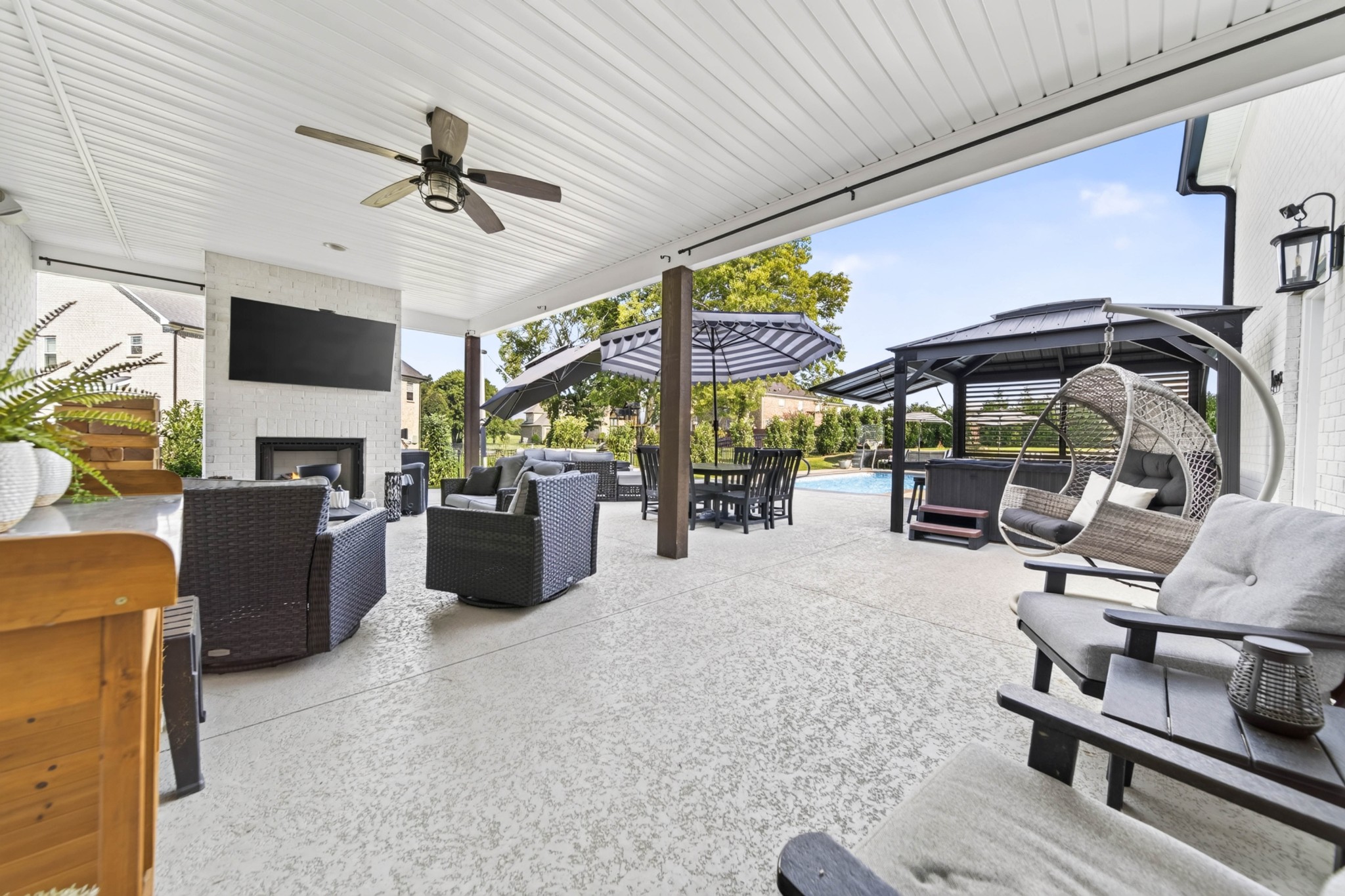305 Fannis Cir