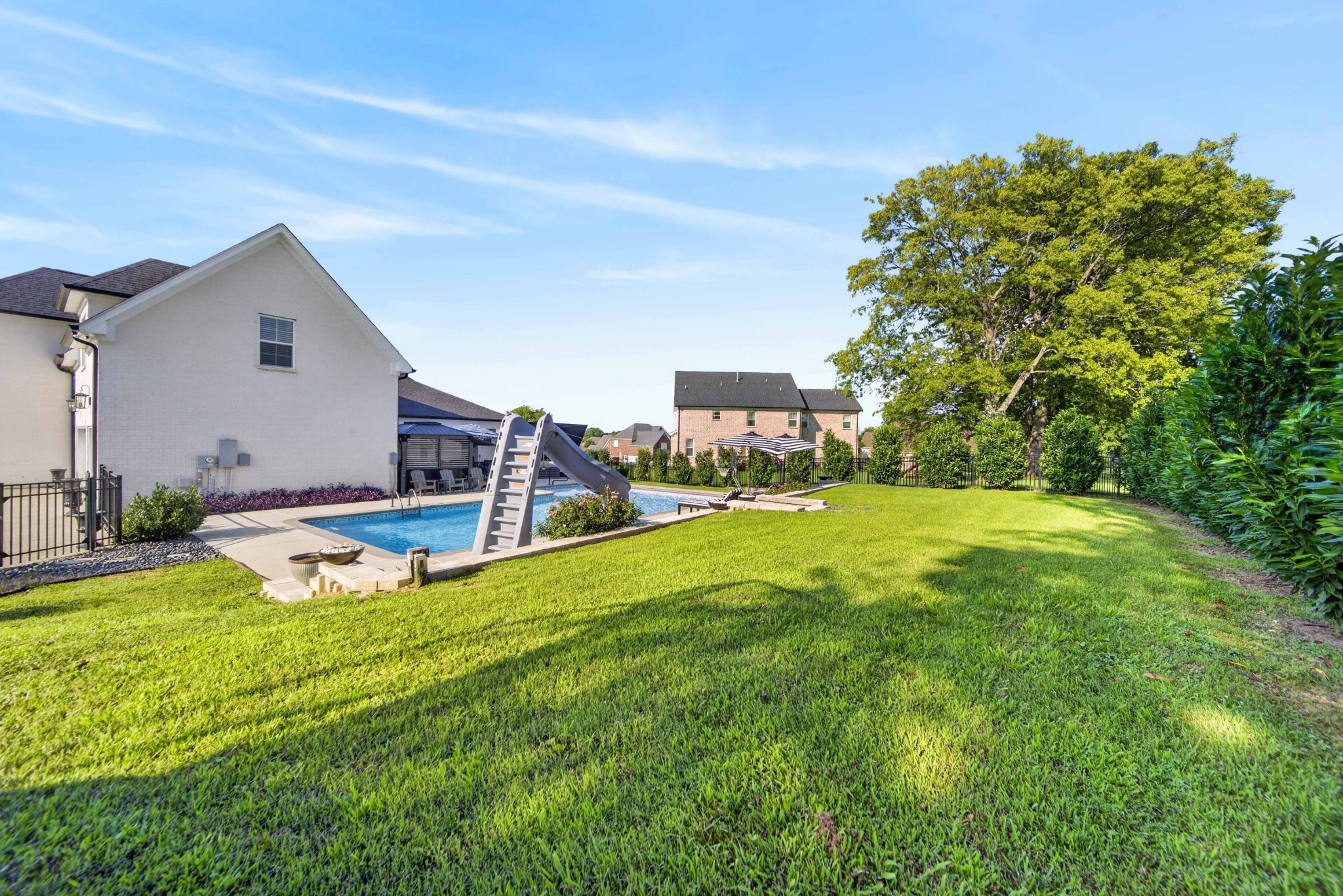305 Fannis Cir