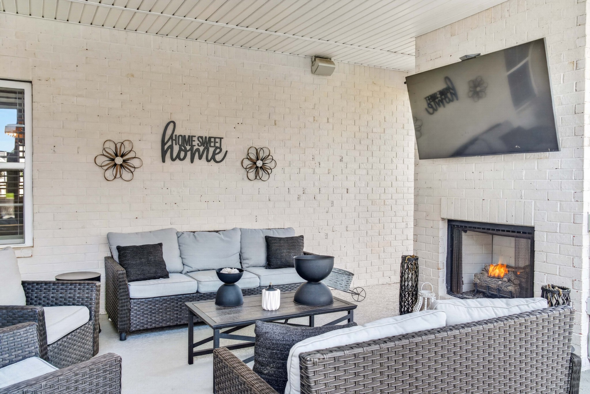 305 Fannis Cir