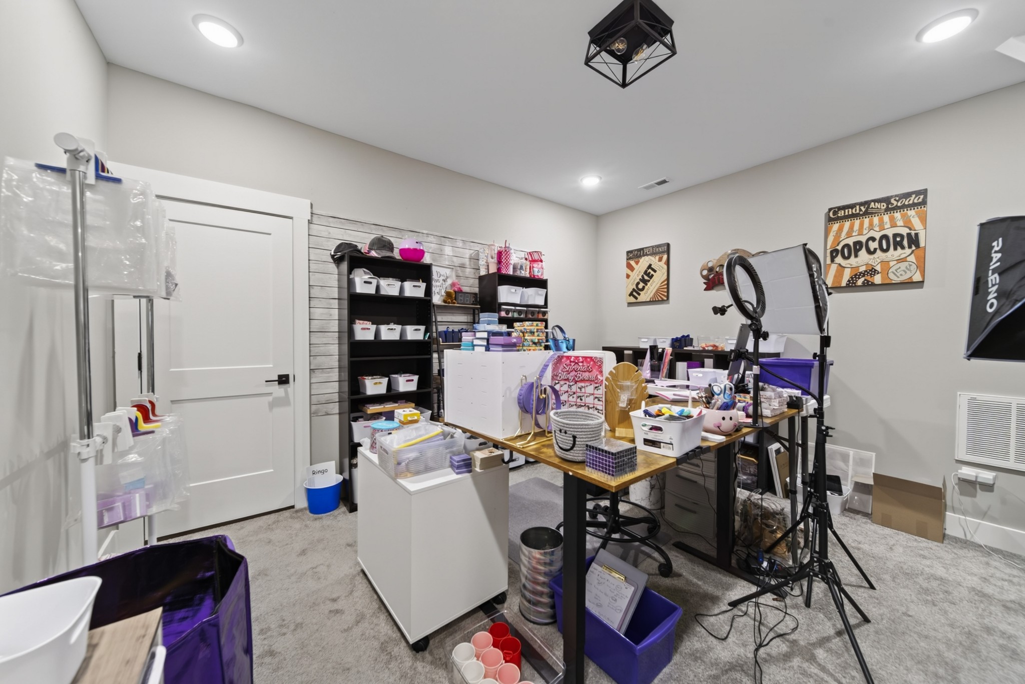 305 Fannis Cir