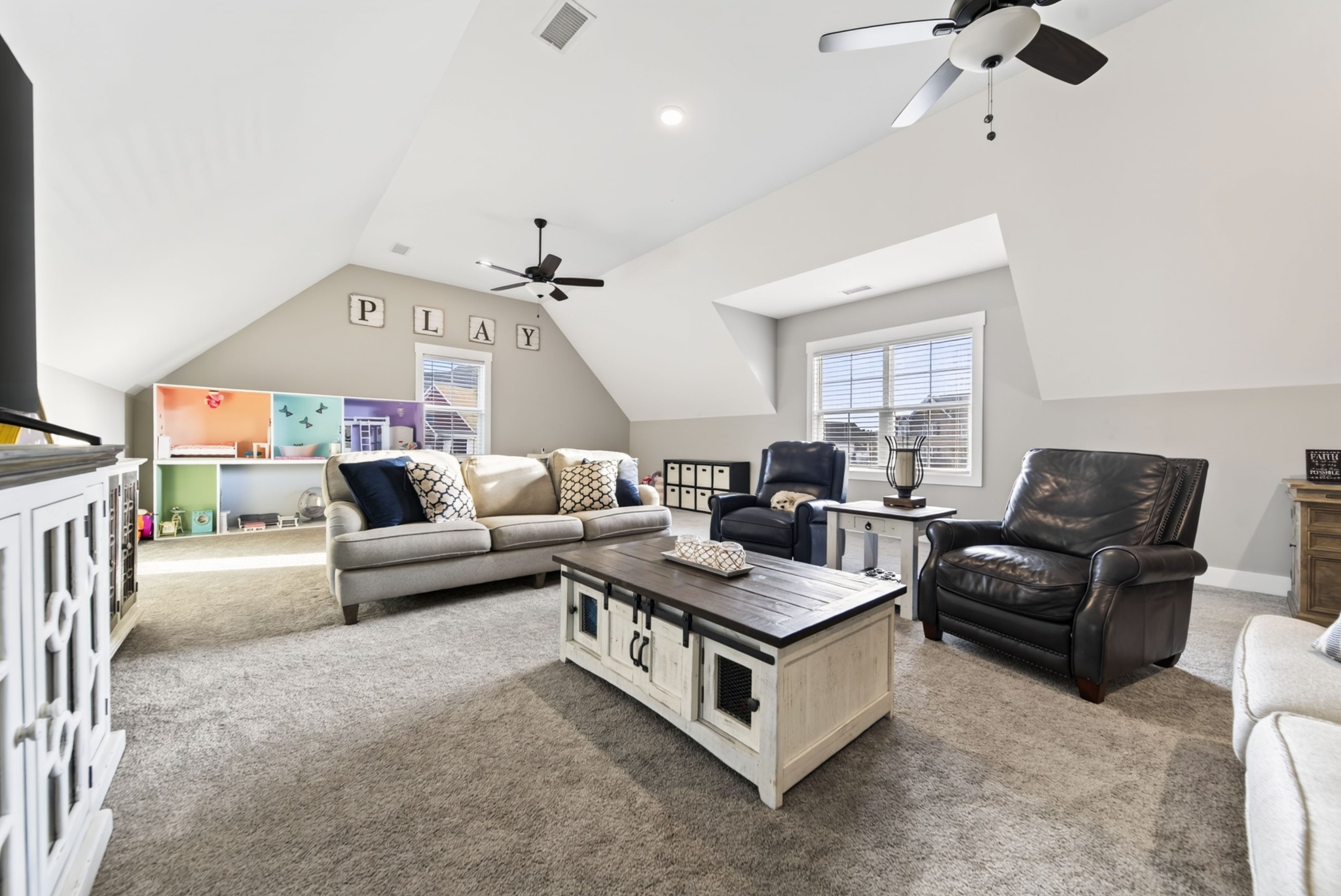 305 Fannis Cir