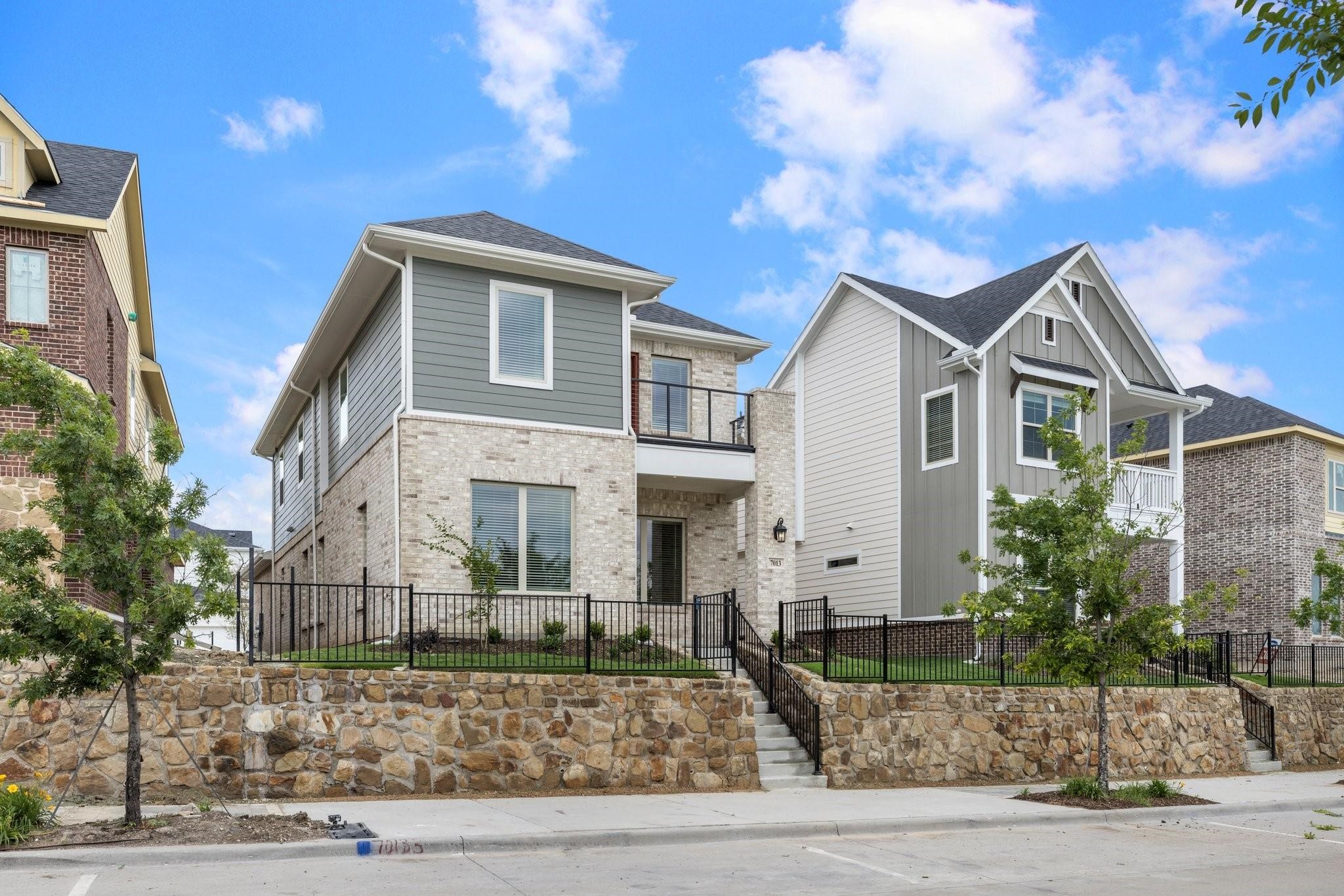 7013 Sunset Boulevard