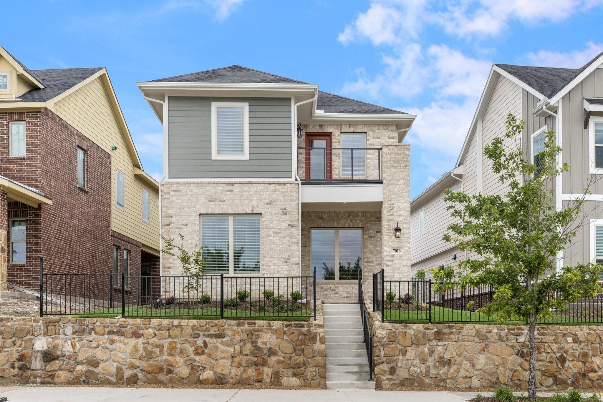 7013 Sunset Boulevard