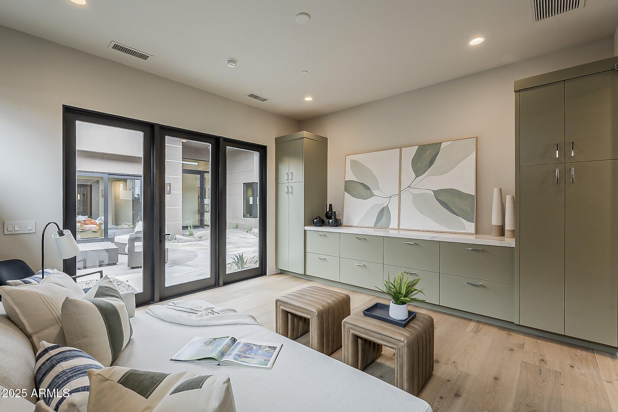 37200 N CAVE CREEK Road, 1023