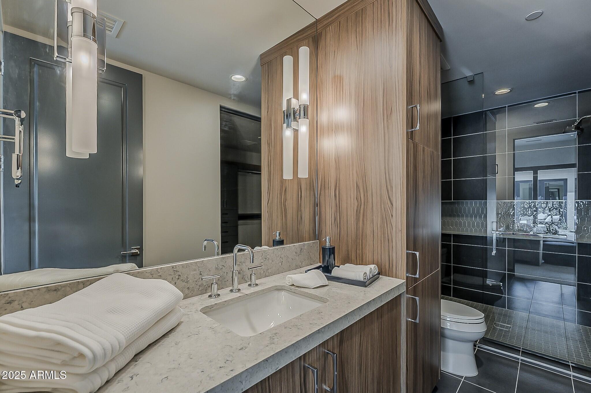 37200 N CAVE CREEK Road, 1023