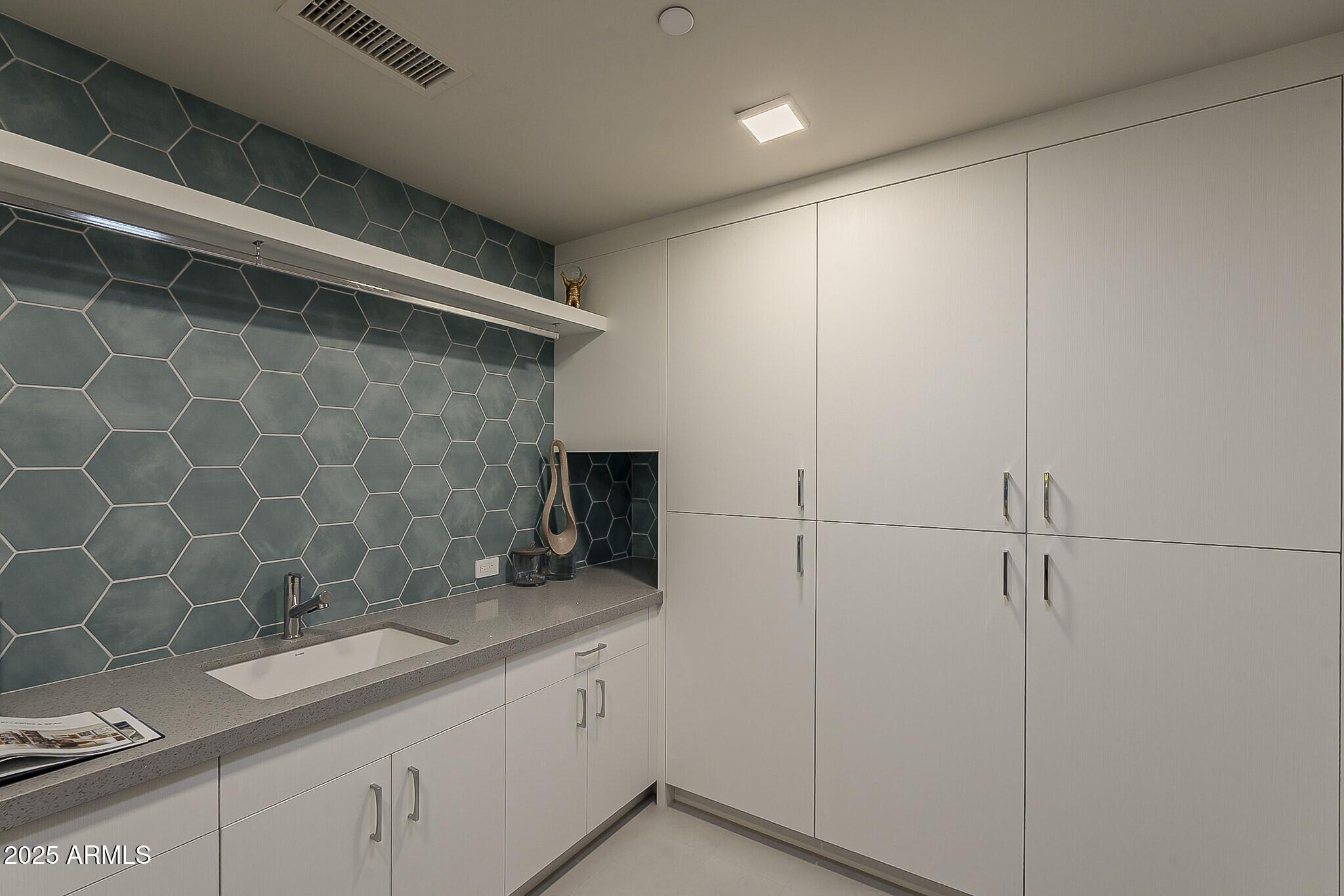 37200 N CAVE CREEK Road, 1023