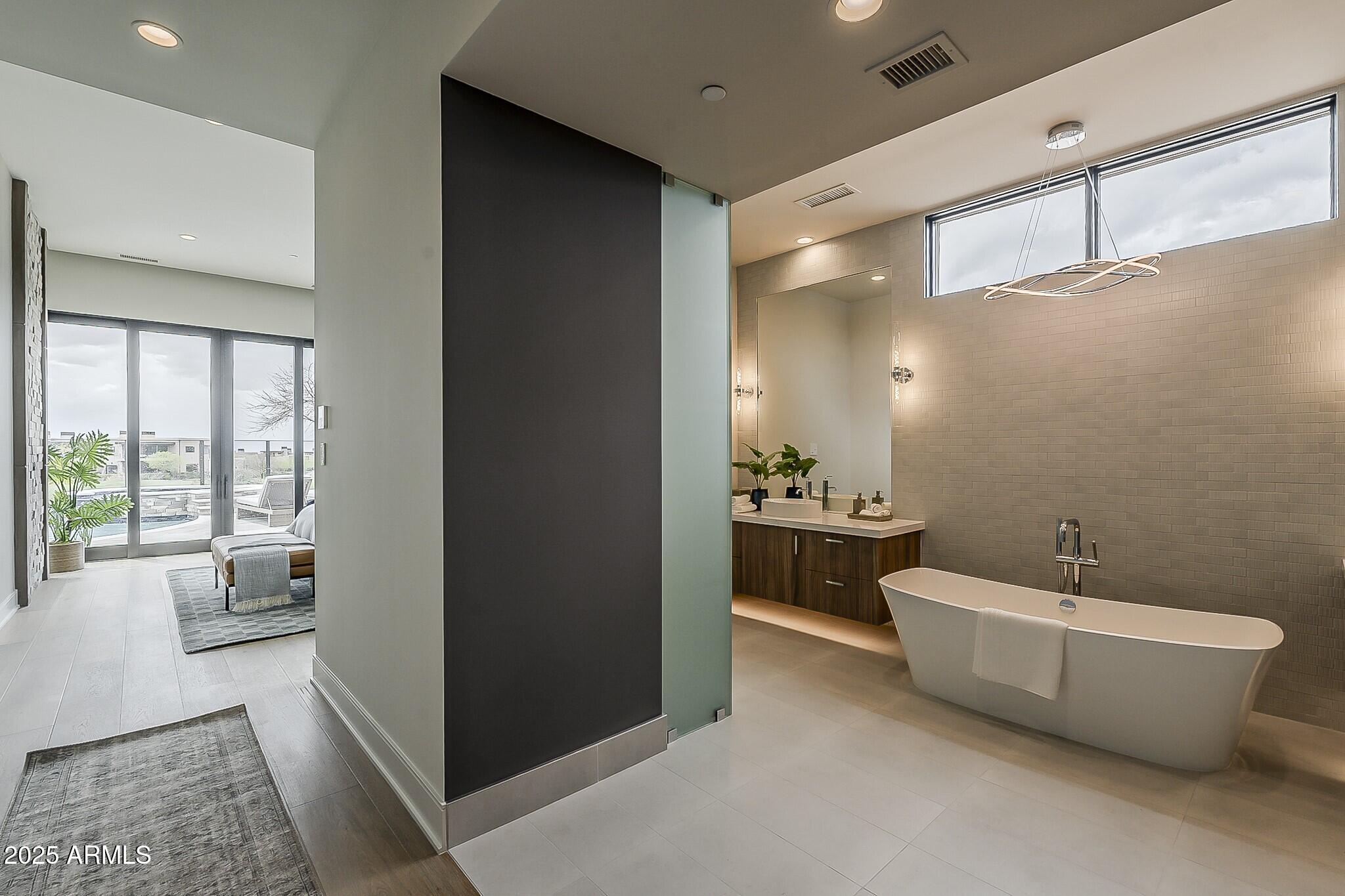 37200 N CAVE CREEK Road, 1023