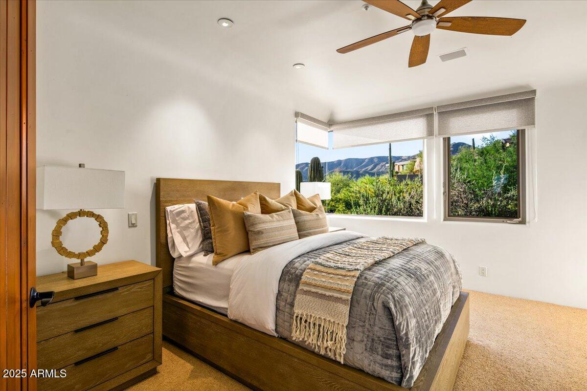 10712 E PROSPECT POINT Drive