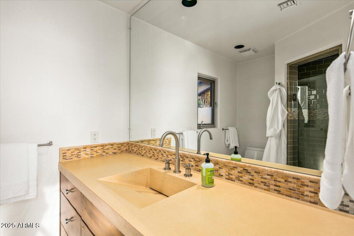 10712 E PROSPECT POINT Drive