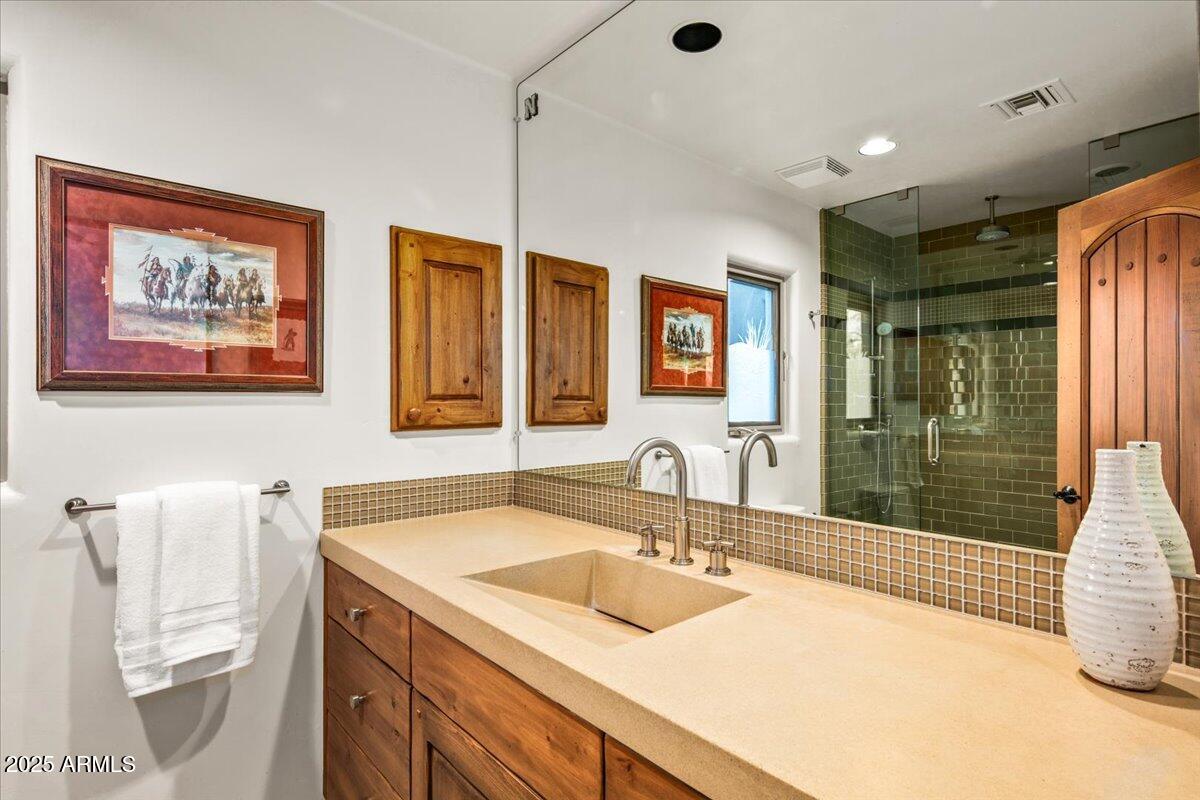 10712 E PROSPECT POINT Drive