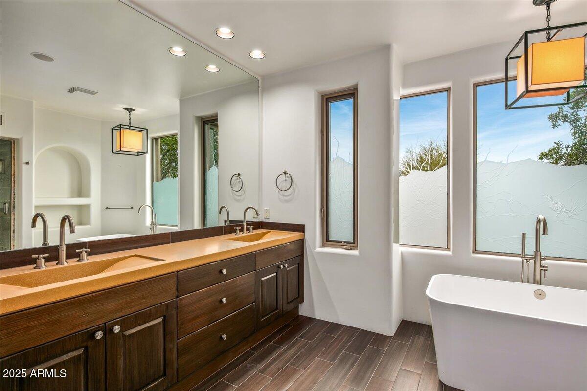 10712 E PROSPECT POINT Drive