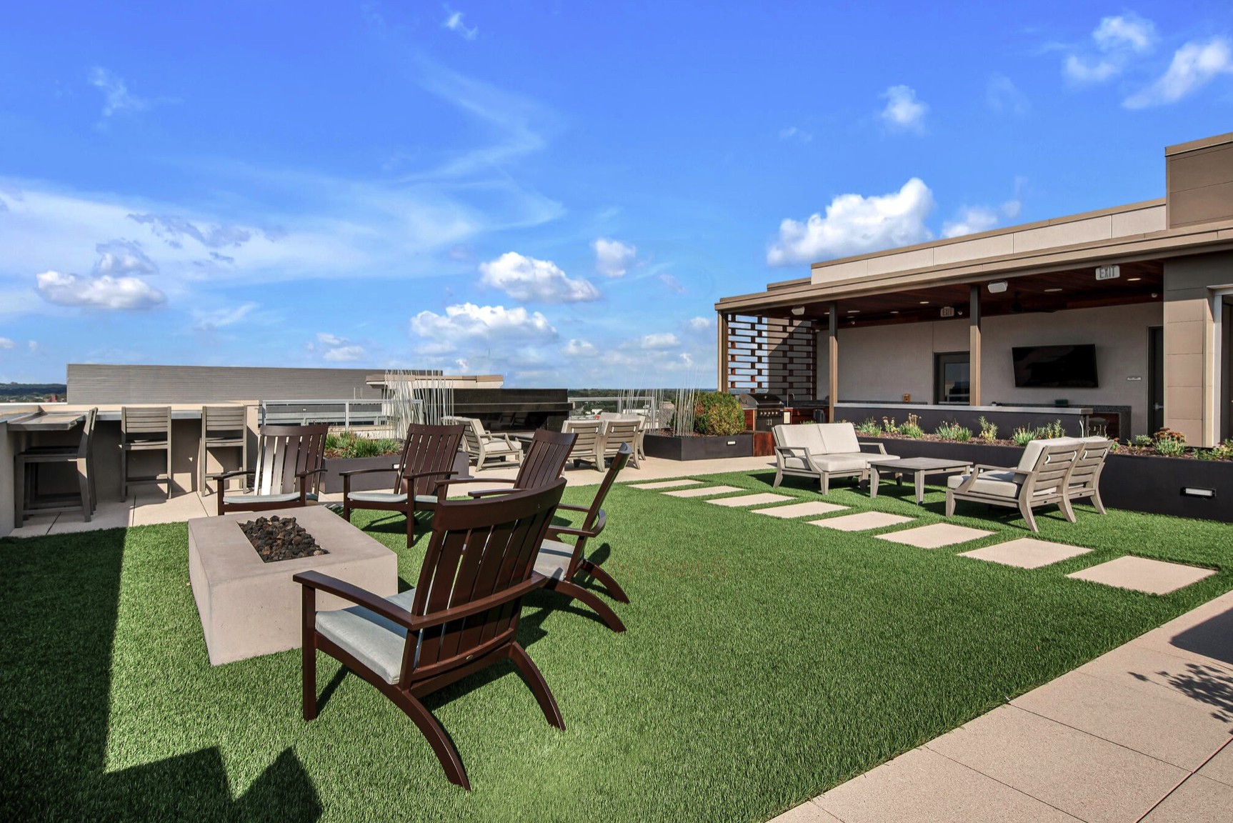 20 Rutledge St Unit: 211