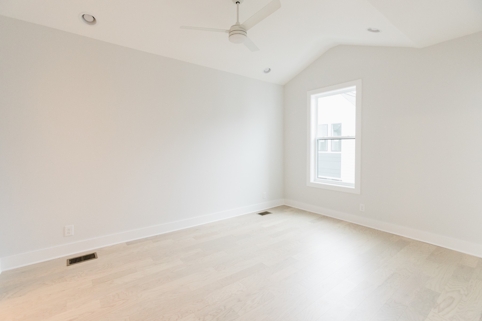 1011 44th Ave N Unit: 8