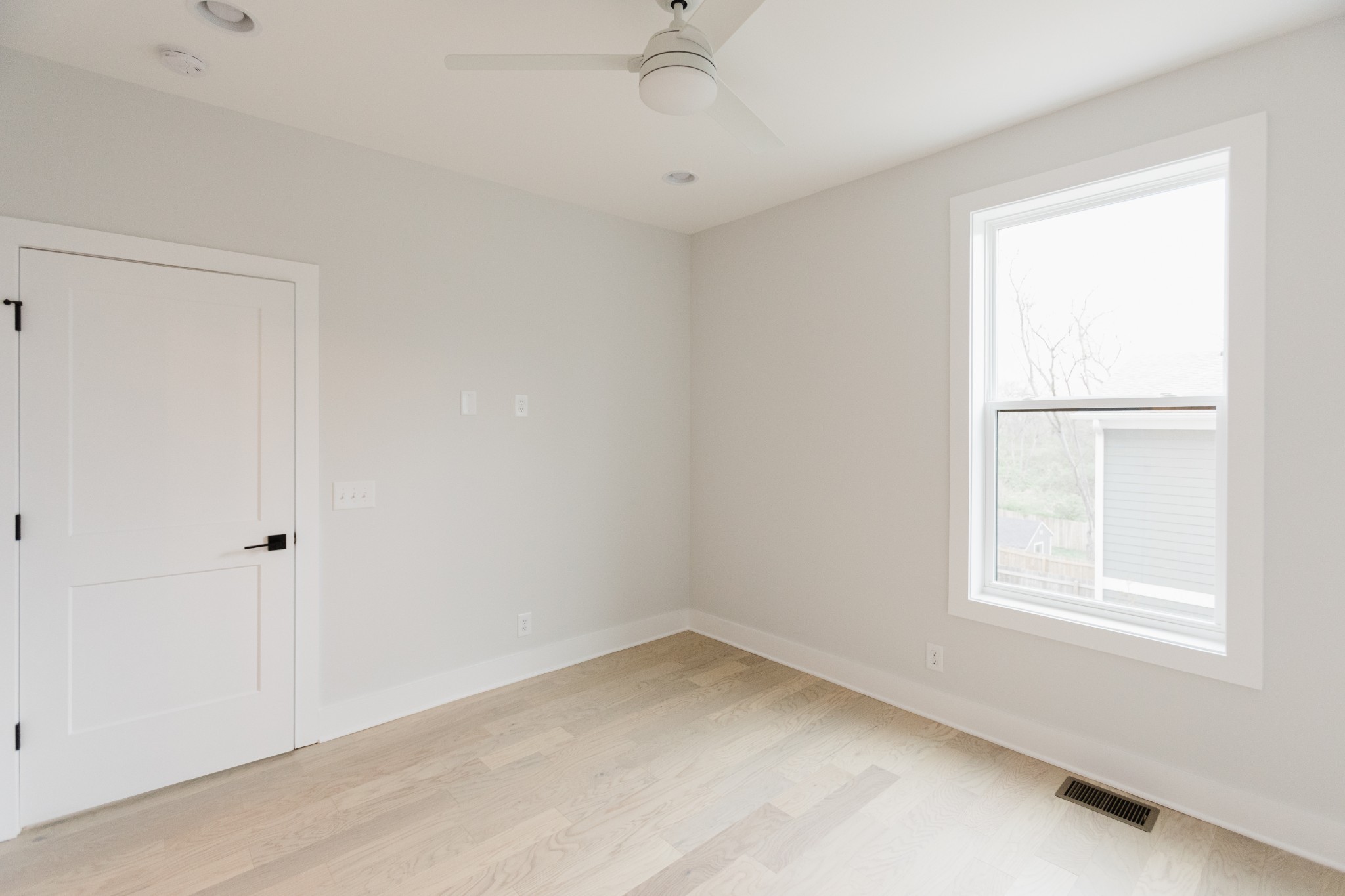 1011 44th Ave N Unit: 8