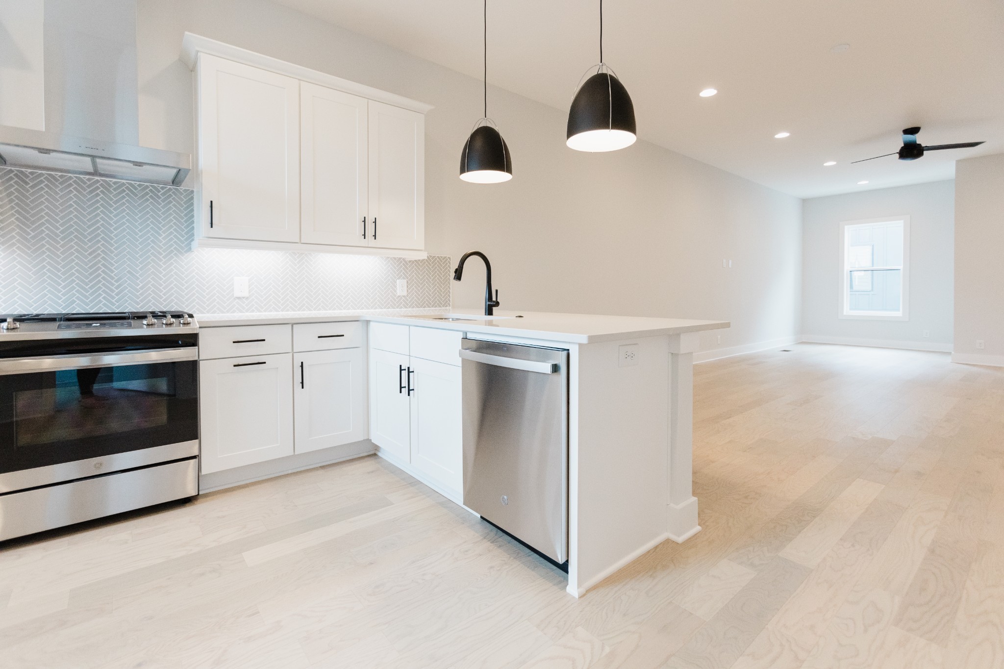 1011 44th Ave N Unit: 8