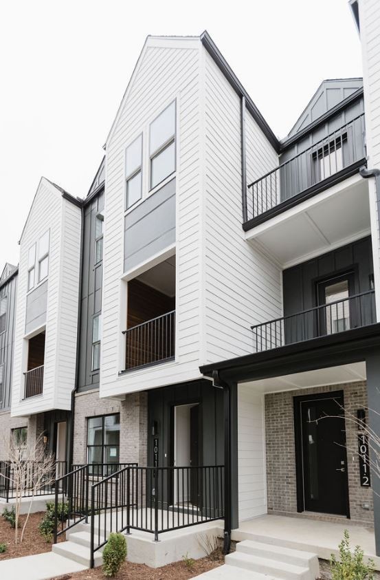 1011 44th Ave N Unit: 8