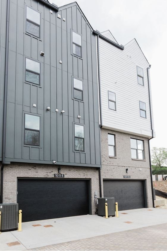 1011 44th Ave N Unit: 8