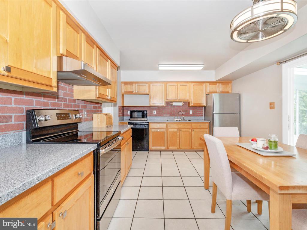 12396 LEE HILL DRIVE