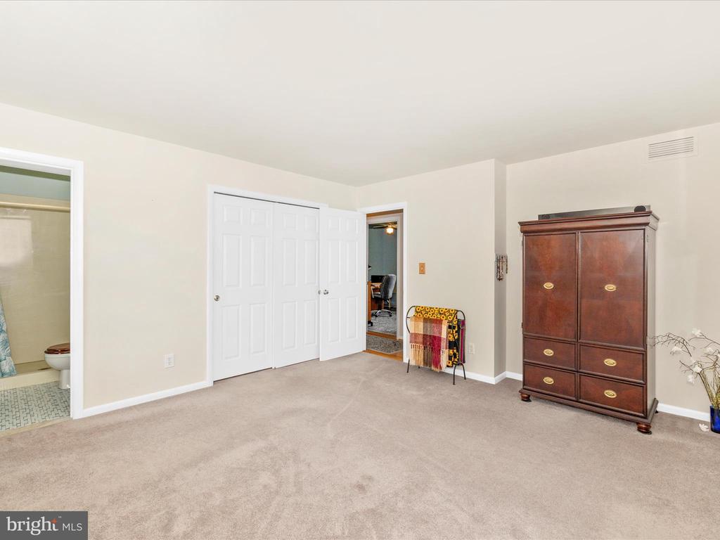 12396 LEE HILL DRIVE