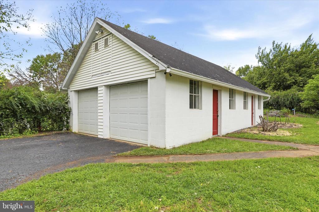 521 BEAVER CREEK ROAD