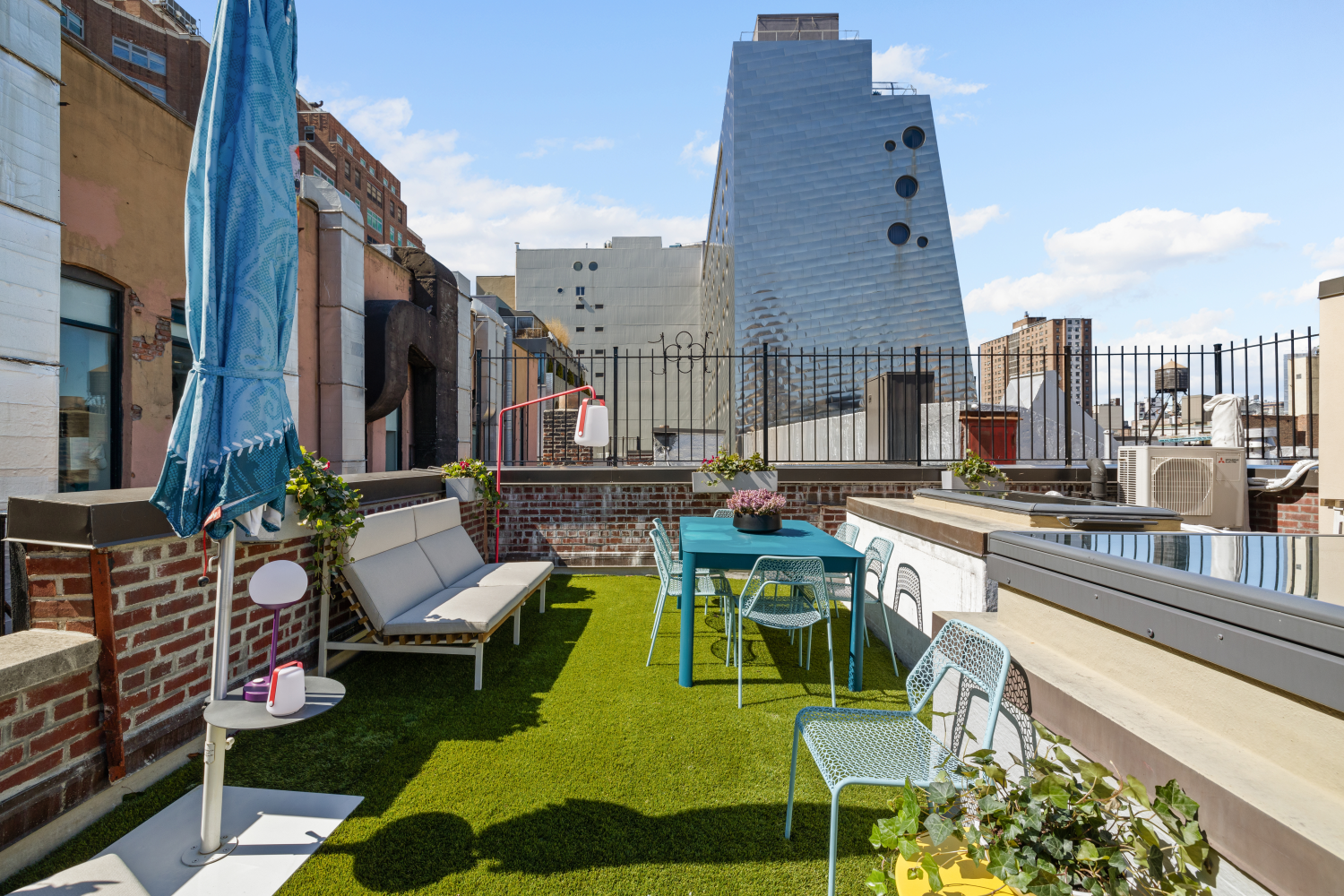 334 W 17TH Street PH5R