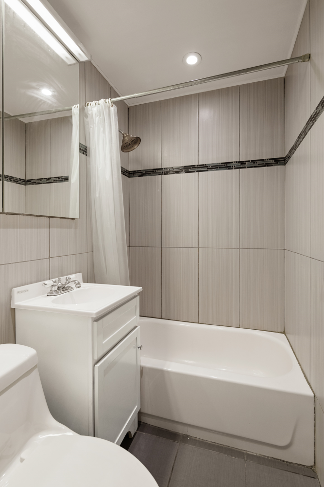 210 E 21ST Street 2D