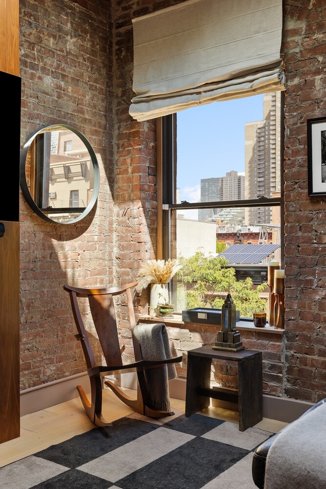 446 W 47TH Street PH5E