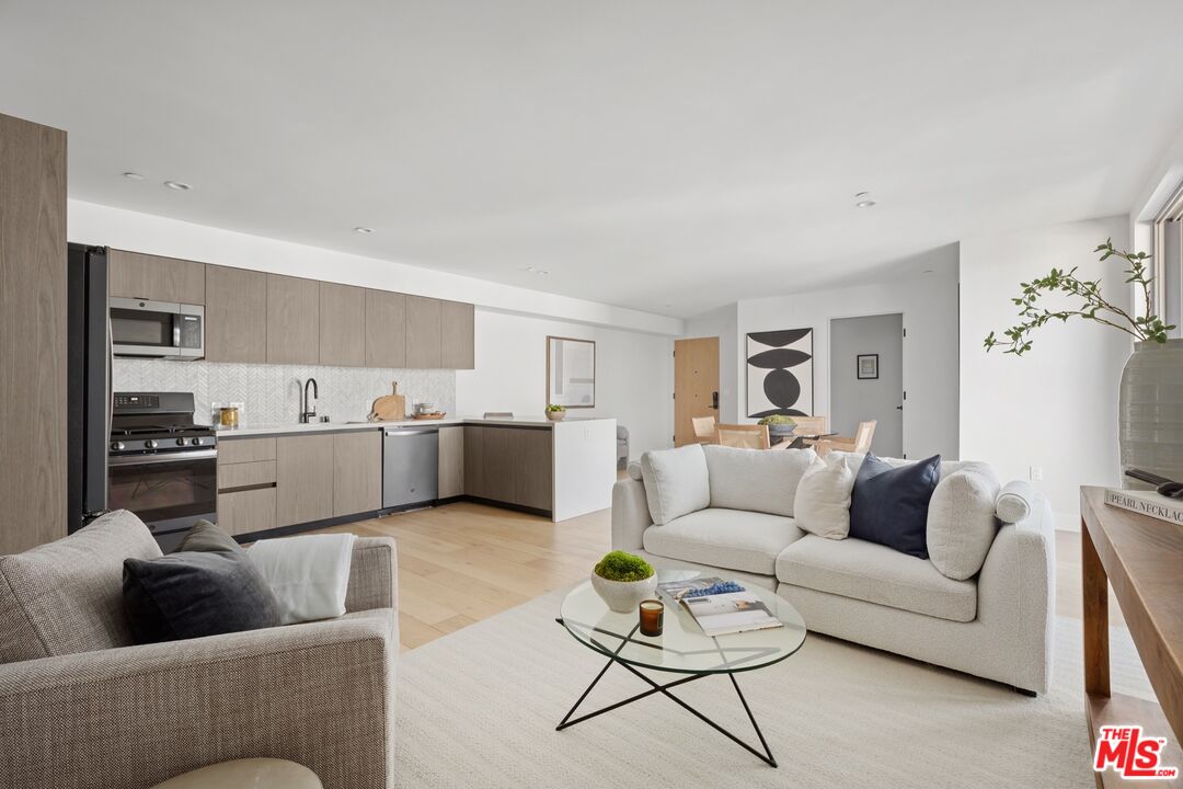 4506 Dockweiler St Unit: 405