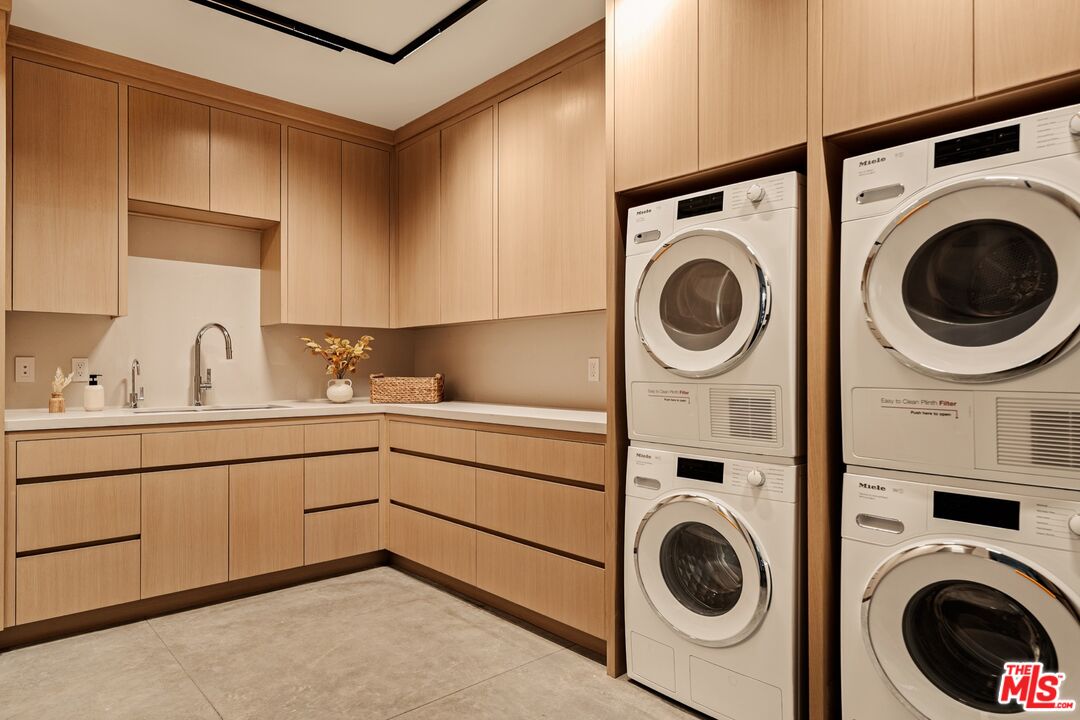 8126 W 4th St