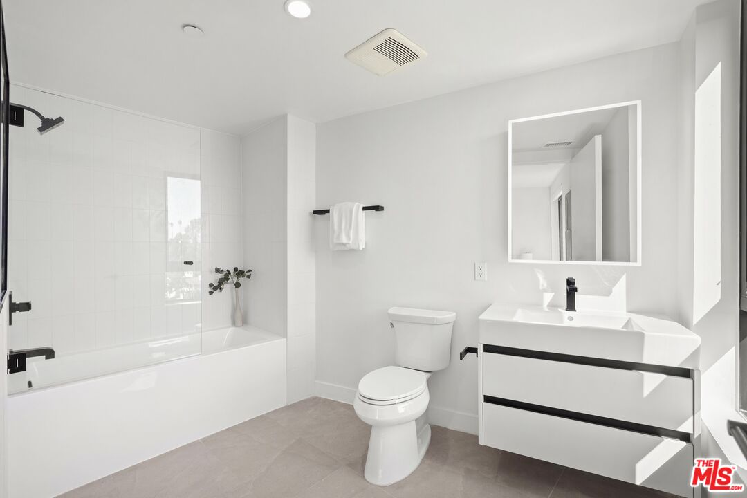 4506 Dockweiler St Unit: 303