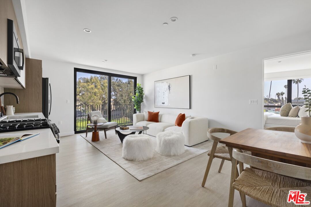 4506 Dockweiler St Unit: 303