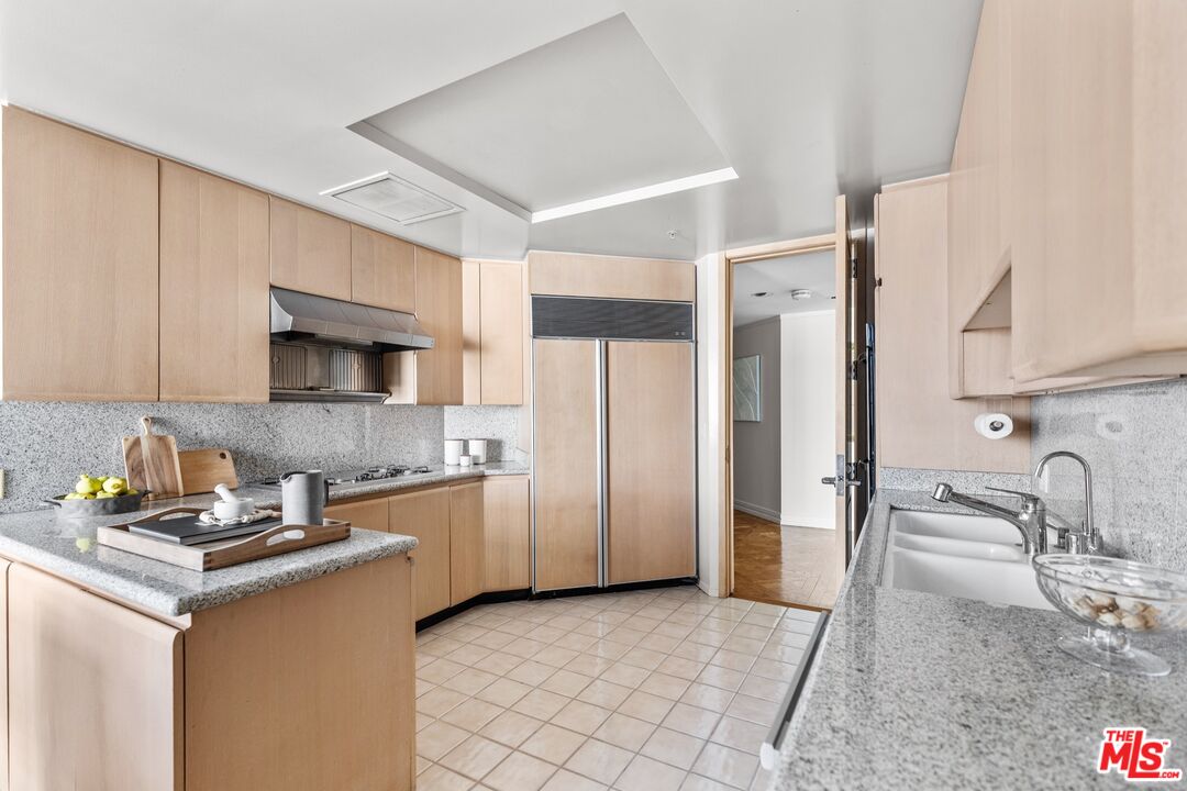 10490 Wilshire Blvd Unit: 906
