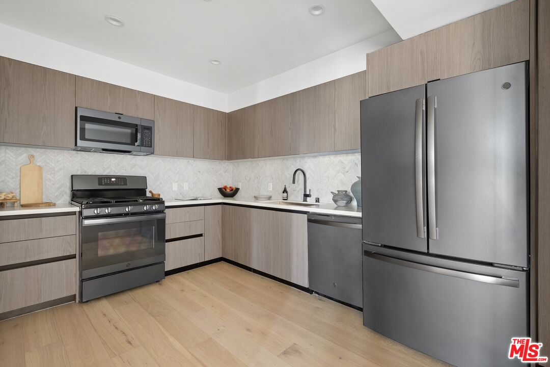 4506 Dockweiler St Unit: 502