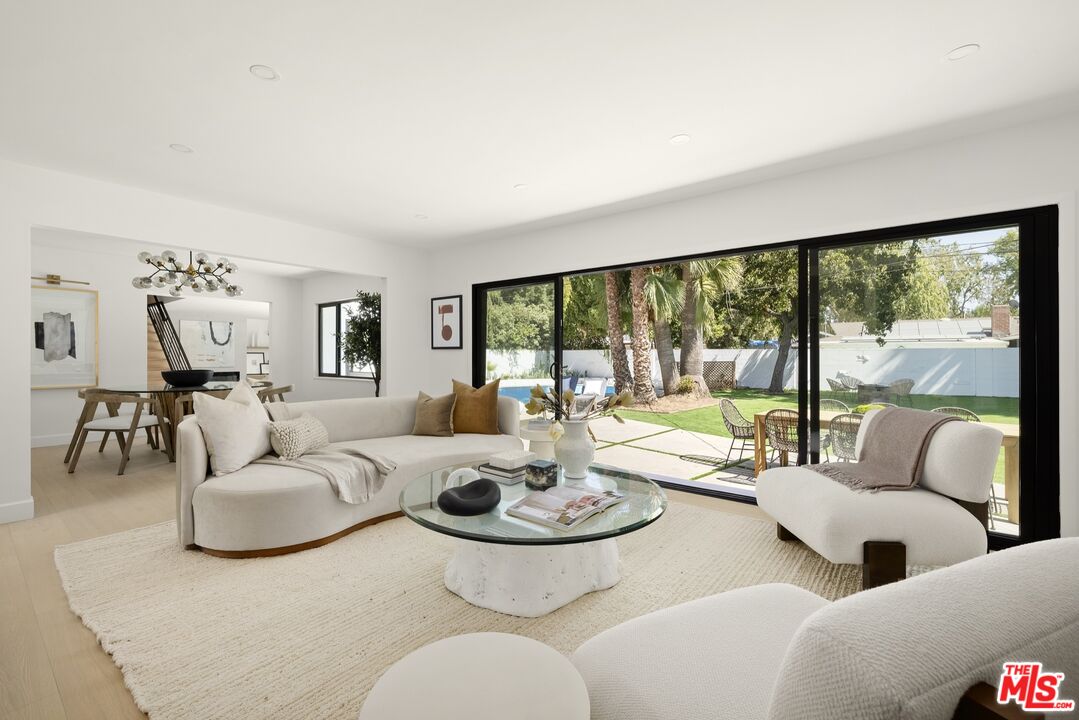 8356 Fallbrook Ave