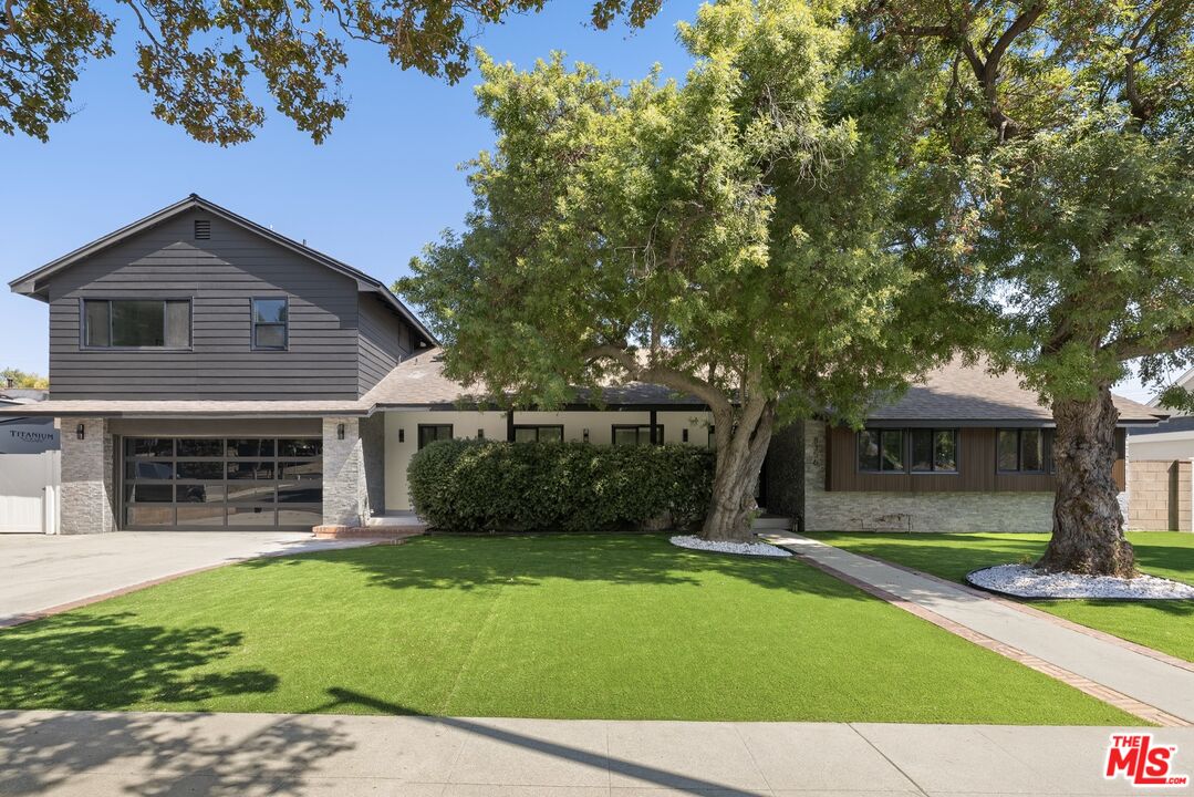 8356 Fallbrook Ave