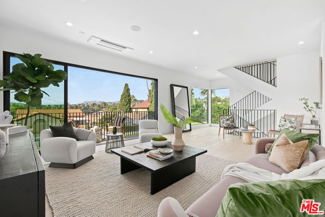 1424 N Mohawk St