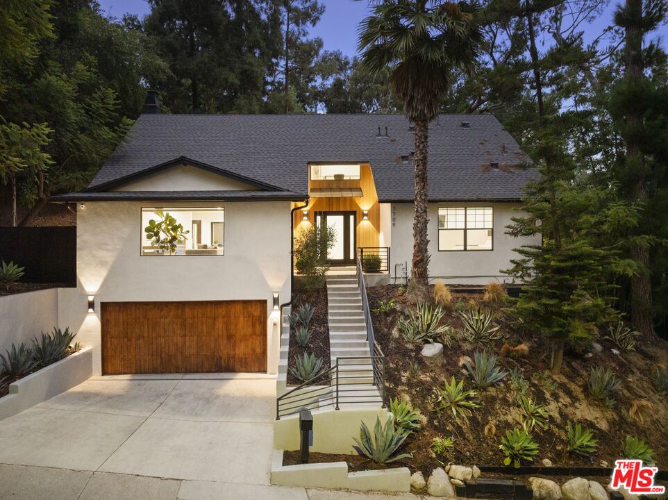 7709 Skyhill Dr