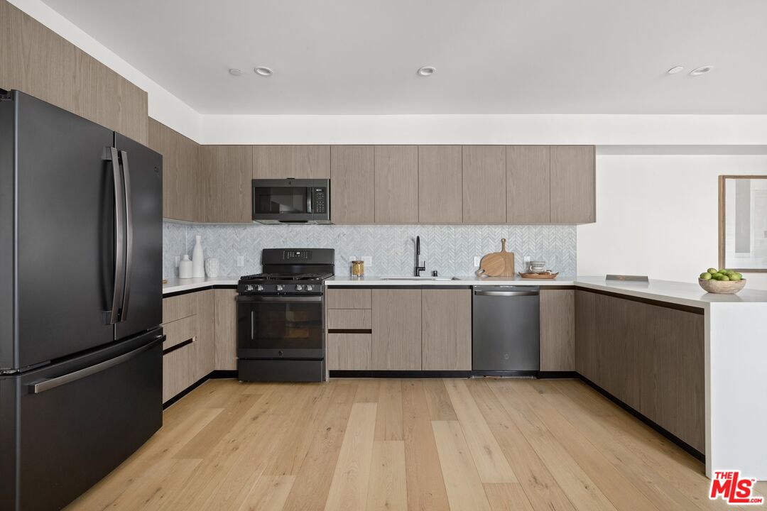 4506 Dockweiler St Unit: 305