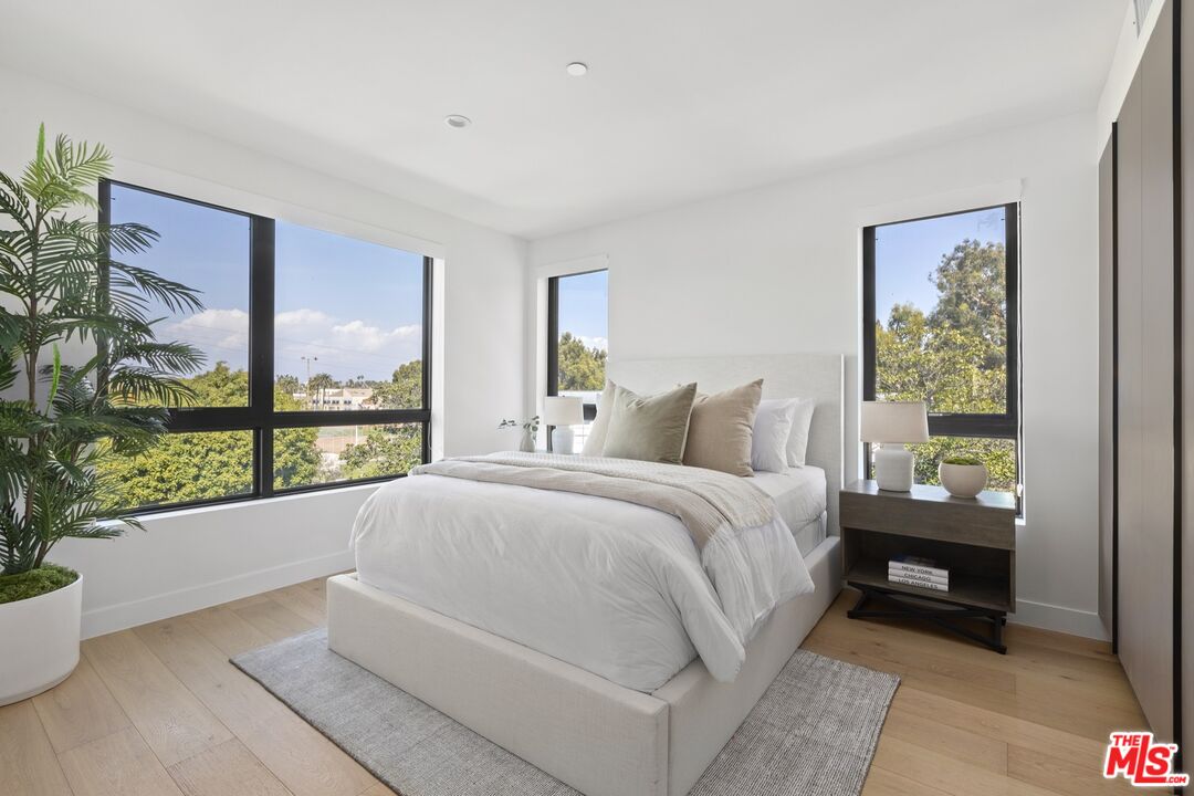 4506 Dockweiler St Unit: 305