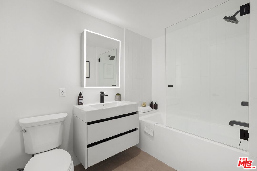 4506 Dockweiler St Unit: 305