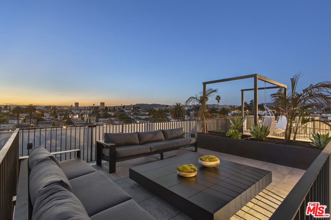 4506 Dockweiler St Unit: 305
